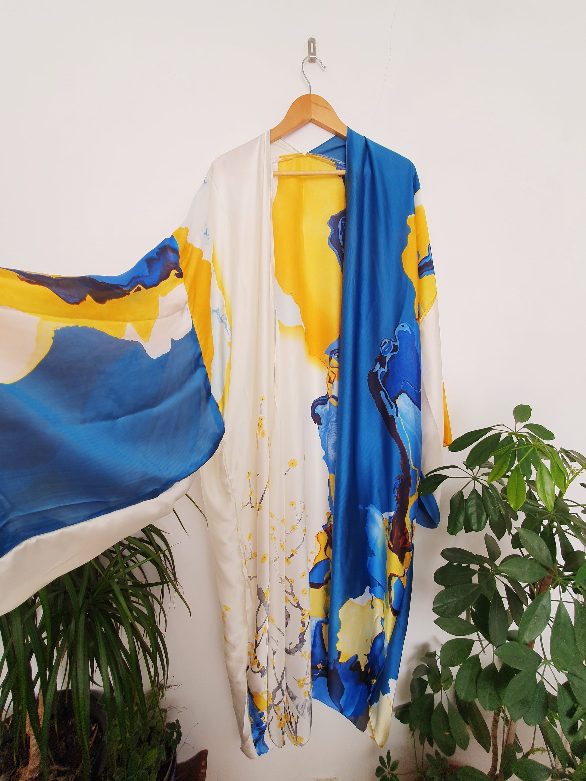 Abstract silk blue and yellow kimono- Sleeve detail 